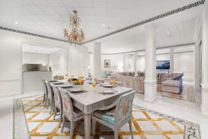 Galeri foto FIRST CLASS 3BR Elegant Palazzo Versace Suite di Dubai