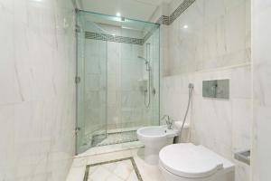 Galeri foto FIRST CLASS 3BR Elegant Palazzo Versace Suite di Dubai