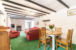 Posezení v ubytování Lolgorien, West Cornwall, Sleeps 8