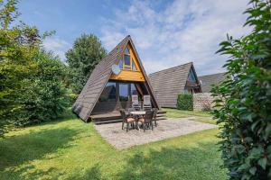 Taman di luar Ferienwohnpark Immenstaad am Bodensee Nurdachhaus Typ 7 ND 17