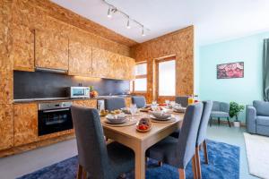 Kuchyň nebo kuchyňský kout v ubytování Host Wise - Colorful Bright Flat with Balcony