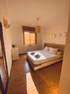 a bedroom with a large bed in a room at Guadarrama in Navaluenga