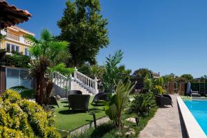 a garden with chairs and a swimming pool at Exclusive Villa with private Pool, Jacuzzi and sauna - Quinta Da Fera Lisbon in Odivelas
