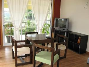 TV a/nebo společenská místnost v ubytování CASA PEDRASRUBIAS