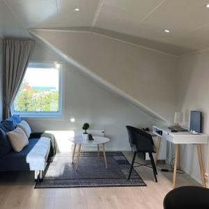 a living room with a couch and a table at Leilighet i Stamsund, Lofoten in Rishaugen