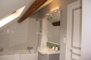 a bathroom with a sink and a shower and a tub at Les Jardins de L'Aulnaie - FERME DEFINITIVEMENT in Fontaine-sous-Jouy