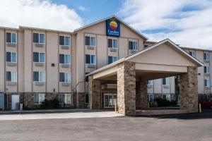 a hotel building with a sign on top of it at Comfort Inn & Suites Walla Walla in Walla Walla