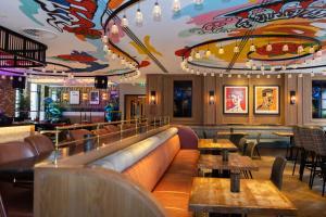 Uma área de estar em NYX Hotel Dublin Christchurch