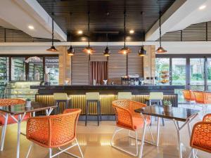 Ein Sitzbereich in der Unterkunft Movenpick Resort & Spa Boracay