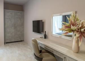 A television and/or entertainment centre at Maya Panzio-Rezidencia