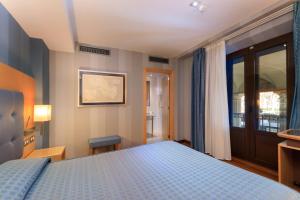 เตียงในห้องที่ Hotel del Mar