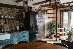 Kuchyň nebo kuchyňský kout v ubytování LAGUNA SPA šeimos poilsio namai