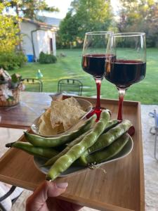 a plate of vegetables and two glasses of wine at Bed & Breakfast Le Piagge in Scurcola Marsicana