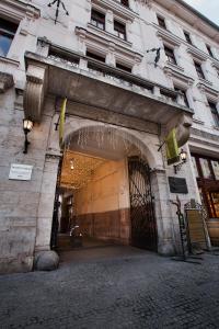 Exteriér alebo vchod do ubytovania Gozsdu Court Budapest