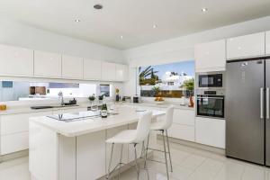 Køkken eller tekøkken på Villa Bolboreta by Villa Plus