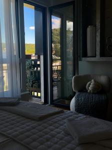 Cama o camas de una habitación en Fruške 202 studio apartman
