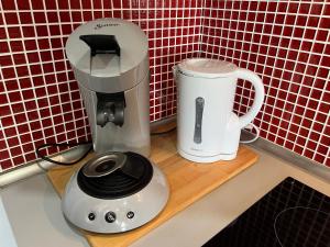 Kemudahan buat kopi dan teh di Studio avec accès indépendant: Le 15 Bis