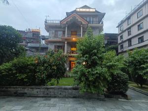 山房子旅馆外面的花园