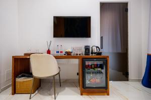 a room with a desk with a chair and a refrigerator at Di Virgilio Suite Luxury in Naples
