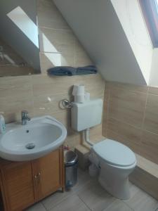 A bathroom at Apartman116 Airport