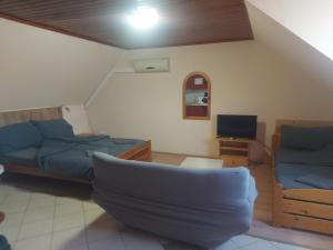 A seating area at Apartman116 Airport