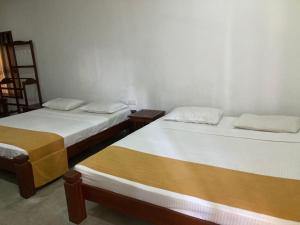 Trinco Rest House房間的床