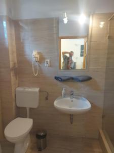 A bathroom at Apartman116 Airport