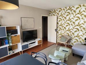 TV a/nebo společenská místnost v ubytování Bakio Beach I apartment by Aston Rentals