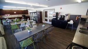a restaurant with tables and chairs in a room at HI Calgary City Centre - Hostel in Calgary