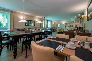 Posezení v ubytování Hotel Waldkur