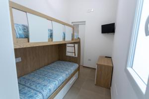 a small room with a bunk bed and a tv at casa vacanze Diletta in Santa Maria al Bagno