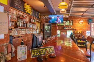 Zona de lounge sau bar la Happy House Backpackers