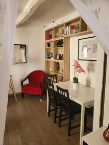 Χώρος καθιστικού στο Spacious town house with balcony