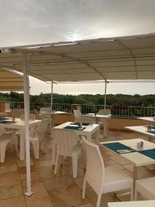 A restaurant or other place to eat at Hotel Villa Campana