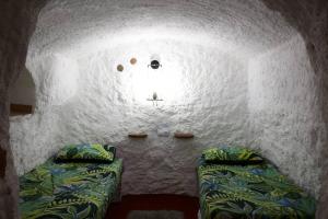 Postel nebo postele na pokoji v ubytování RentitSpain El Rincón, Casa Cueva en Guadix