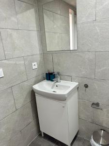 Ένα μπάνιο στο New modern apartment, Scandinavian style +13 φωτογραφίες