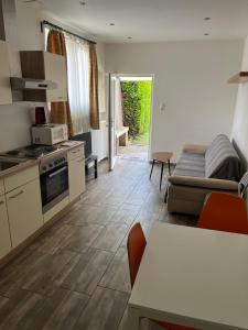 Kuchyň nebo kuchyňský kout v ubytování Apartment Zirkusstraße
