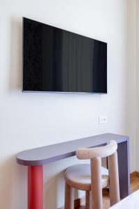 TV a/nebo společenská místnost v ubytování UNICO Suite - GRUPPO BLAM