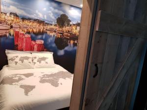 a bedroom with a door with a map of the world at Appartement De Oliekan Medium in Lemmer