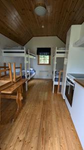 Postel nebo postele na pokoji v ubytování Stenbräcka Camping