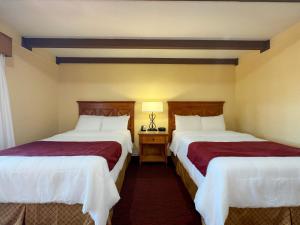 Postel nebo postele na pokoji v ubytování La Posada Hotel