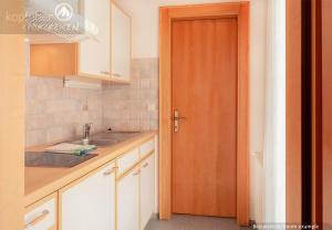 A kitchen or kitchenette at Edelweißhof