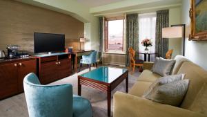 TV a/nebo společenská místnost v ubytování Aria Hotel Prague