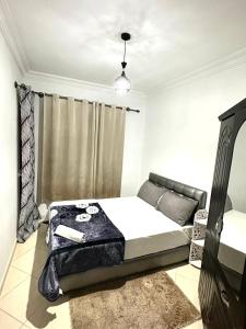a bedroom with a bed and a couch at A modern apartment in Fès