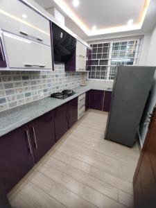 Kuchyň nebo kuchyňský kout v ubytování Bless Inn Residency