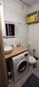 O baie la Apartament Przy Parku