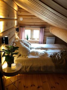 Postel nebo postele na pokoji v ubytování Hyggelig laftehytte på 140kvm med Ski-In/Out