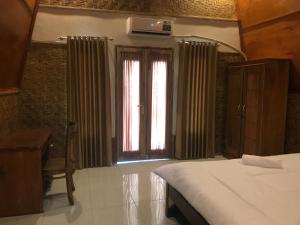 Postel nebo postele na pokoji v ubytování Bello Ethnic Bungalow & Resto