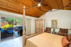 Khu vực ghế ngồi tại NEW The Andante with spectacular backyard oasis +34 ảnh