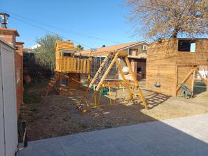 Piscina de sal Barbacoa Wifi, Parking Gratis, 3 min PGA Casa El Roble játszósarka